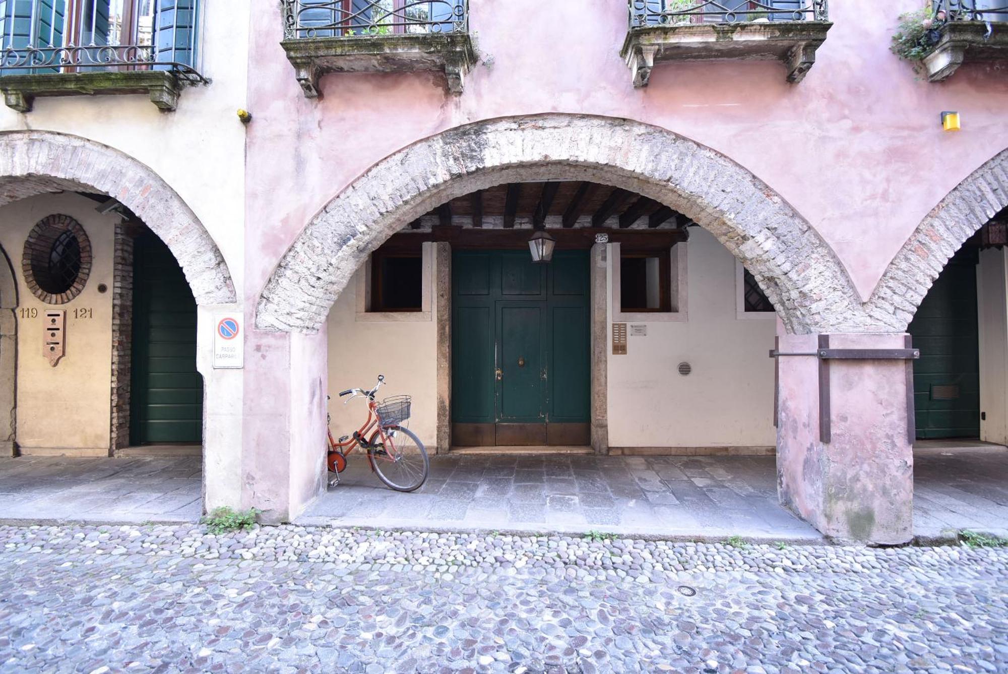 Welc-Om Savonarola Open Space Padua Exterior foto